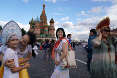 世界杯休赛日：各地游客游览莫斯科红场